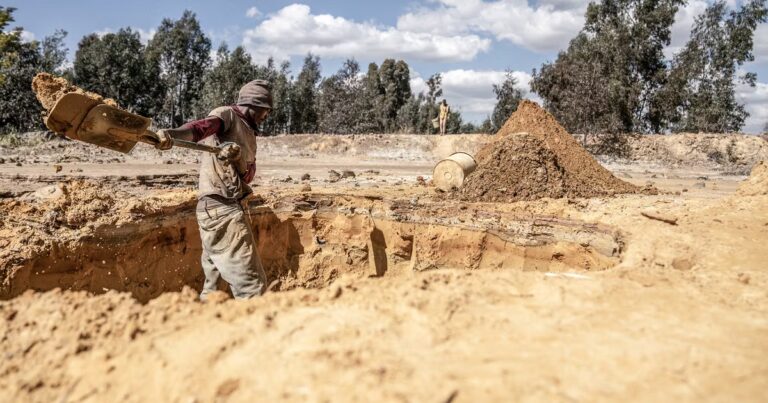 L’exploitation minière illégale à Johannesburg fragilise les infrastructures urbaines.