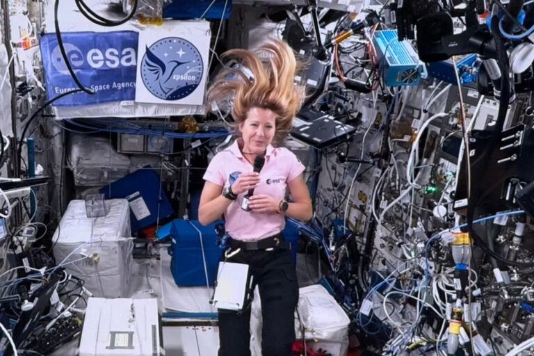 Sophie Adenot, première Française dans l’espace, maîtrise chaque geste de la mission.