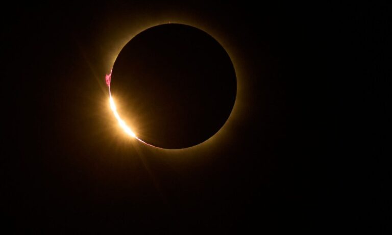 Leçons de l’éclipse solaire pour les astronomes et les chercheurs en climatologie.