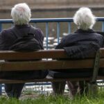 Réactions des pays européens face au vieillissement de la population et ses défis sociaux.