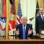 Trump remet en question le droit du sol aux États-Unis, suscitant des réactions politiques.