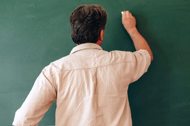 Retraite des enseignants en France : analyse des revenus actuels des anciens professeurs.