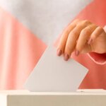 François Bayrou propose une primaire pour éviter un second tour entre extrêmes.