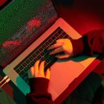 Plus de cent entreprises de la Tech exigent une action mondiale contre les cyberattaques IA.