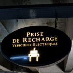 Arnaque aux faux QR codes détectée dans les parkings de Lyon, mise en garde des autorités.