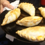 Recette des empanadas par Gustavo, chef argentin à Strasbourg, révélée.