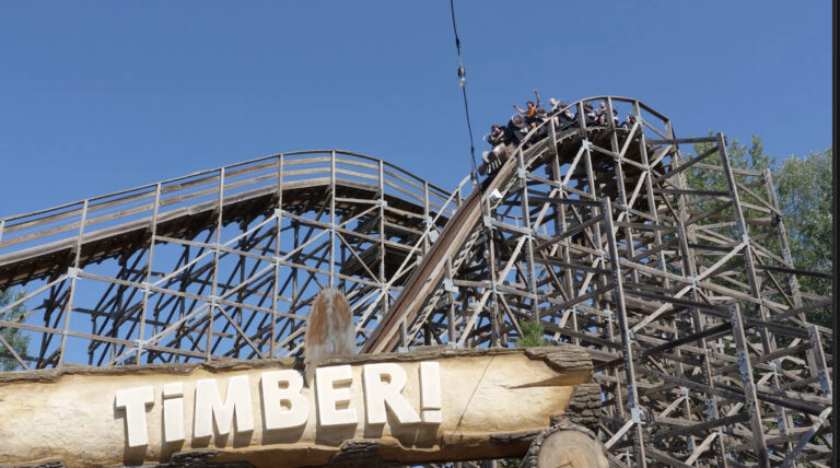 Walibi Rhône-Alpes réalise 519 tours de Timber en 24 heures.