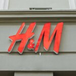 H&M lance un manteau oversize scandinave qui séduit les Danoises.