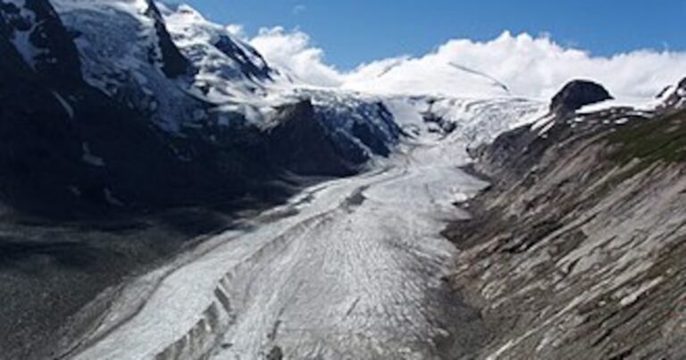Urgence au glacier Pasterze en Autriche : risque de séparation en deux blocs.