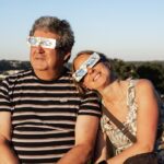 Que faire des lunettes d&rsquo;éclipse solaire : options de recyclage et de don en France.