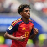 Lamine Yamal, jeune prodige du football espagnol, attire l’attention des clubs européens.