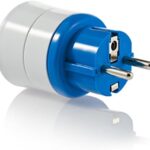 Watt&Co lance un adaptateur de voyage universel pour plusieurs pays en Europe.