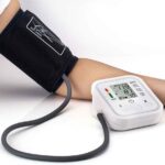 Appareils de mesure de la pression artérielle numérisés : nouveaux standards en soins à domicile.