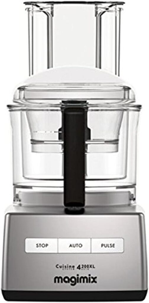 Magimix 3L CS 4200 XL : un robot culinaire multifonction pour les foyers modernes.