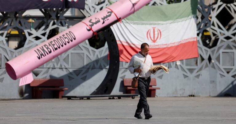 Iran modifie sa stratégie face à la pression sur les stocks américains de pétrole