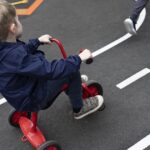 Londres met en place une zone à ultra-faible émission pour améliorer la santé pulmonaire des enfants.