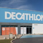 Adidas remplace le short en jean comme pièce incontournable pour une silhouette stylée