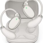 Des écouteurs traducteurs offrent une traduction instantanée dans 138 langues via Bluetooth.