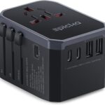 EPICKA : Un adaptateur universel compatible avec 3 ports USB et 2 USB-C pour les voyageurs.
