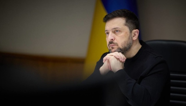 Zelensky annonce le nombre de militaires russes et ukrainiens tués depuis le début du conflit