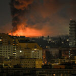 Attaque balistique à Kyiv : bilan de neuf morts et 33 blessés confirmés.