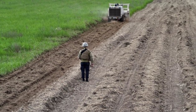 Déminage de 210 hectares de terres agricoles en Ukraine grâce à un programme de financement.