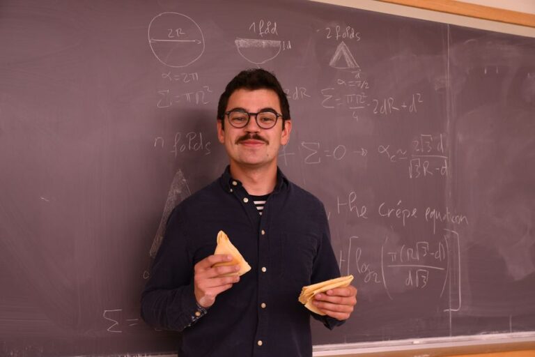 Un physicien breton explique le nombre de plis possibles d’une crêpe et son intérêt pour l’industrie.