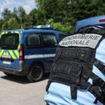 Découverte d’un corps de jeune homme tué par arme à feu dans un jardin en Haute-Saône, enquête ouverte.