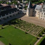Les squelettes découverts au château d&rsquo;Azay-le-Ferron suscitent l&rsquo;intérêt des archéologues.