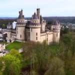 Graffitis cachés au château de Pierrefonds : messages de soldats et dessins de prisonniers.