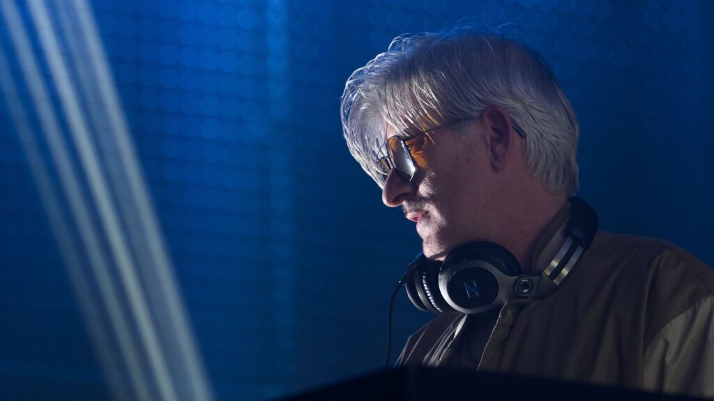 Mort de Kavinsky : cinq morceaux emblématiques du DJ français de la French Touch.