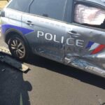 Fuite de 25 km : un conducteur percute une voiture de police après un contrôle manqué.