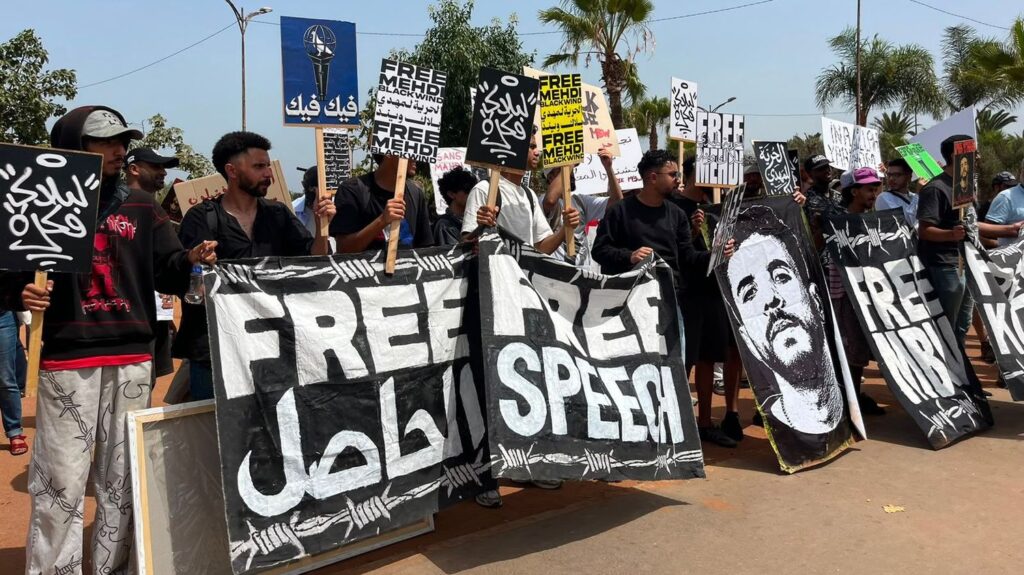 La justice marocaine accorde la liberté provisoire au rappeur Black Wind après trois semaines de détention.