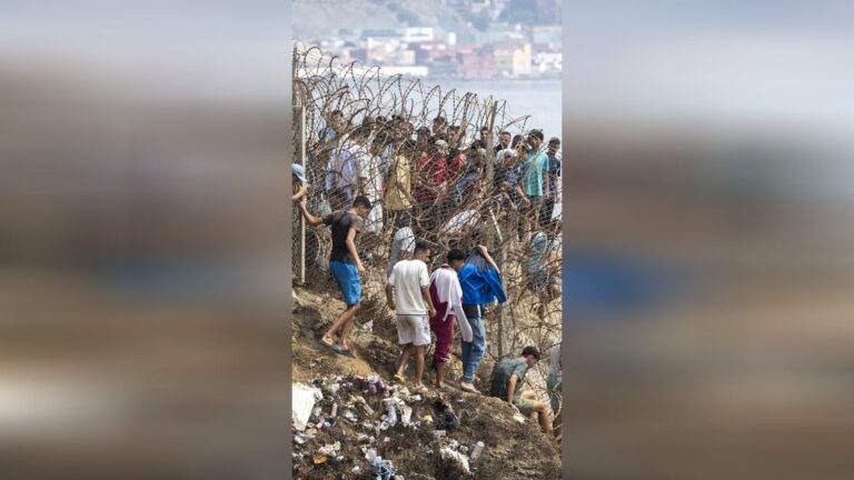 Ceuta : 48 000 migrants retournent au Maroc après des tentatives de traversée.