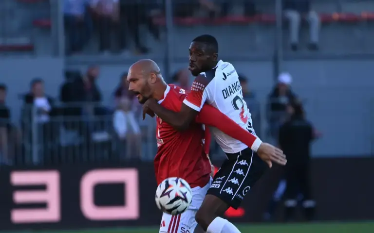 Stade Brestois – En Avant Guingamp : les Costarmoricains en tête à la mi-temps au Francis-Le-Blé