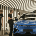 Alpine transitionne vers l’électrique à Dieppe, marquant un tournant dans l’industrie automobile.