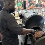 Des chefs s&rsquo;affrontent pour redéfinir la gastronomie du barbecue en compétition.
