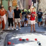 Plus de 300 joueurs participent au Mondial Parfumé de Boules Carrées à Grasse.