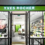Yves Rocher ferme son magasin sur les Champs-Élysées, entraînant des interrogations sur sa stratégie.