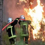 Salaires des pilotes de Canadair et pompiers engagés dans la lutte contre les incendies.