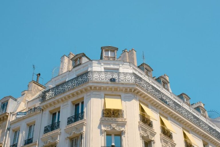 Paris envisage une réduction de 20 % des prix des logements pour améliorer l’accessibilité.