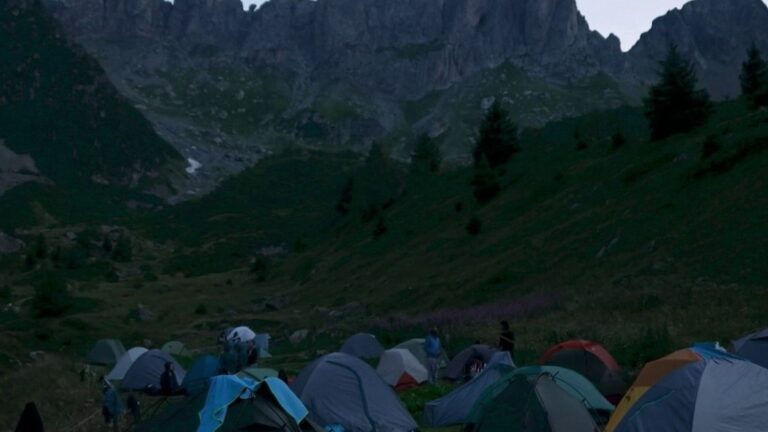 Interdiction de camper sous 2 500 mètres d’altitude autour du Mont Blanc pour préserver l’environnement