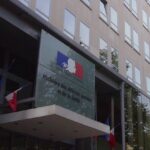 Touriste franco-argentin testé positif au hantavirus en Argentine, alerte sanitaire déclenchée.