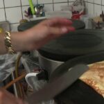 Rareté croissante des crêpiers en Bretagne face à la demande locale.