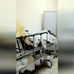 Urgences en France : patients bloqués six jours sur un brancard dans les hôpitaux.