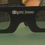 Lunettes de protection pour l’éclipse : pénurie en France, peut-on réutiliser des anciennes paires ?