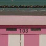 Les cabines de plage, un symbole de passion pour les Français, suscitent un engouement croissant.