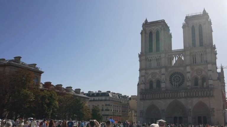 500 000 fidèles attendus pour la messe du pape à Paris selon les organisateurs.