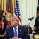 Donald Trump signe un décret recommandant de réduire les vaccins pour les enfants aux États-Unis.