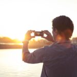 Éclipse solaire : conseils d&rsquo;experts pour préserver l&rsquo;appareil photo des téléphones.